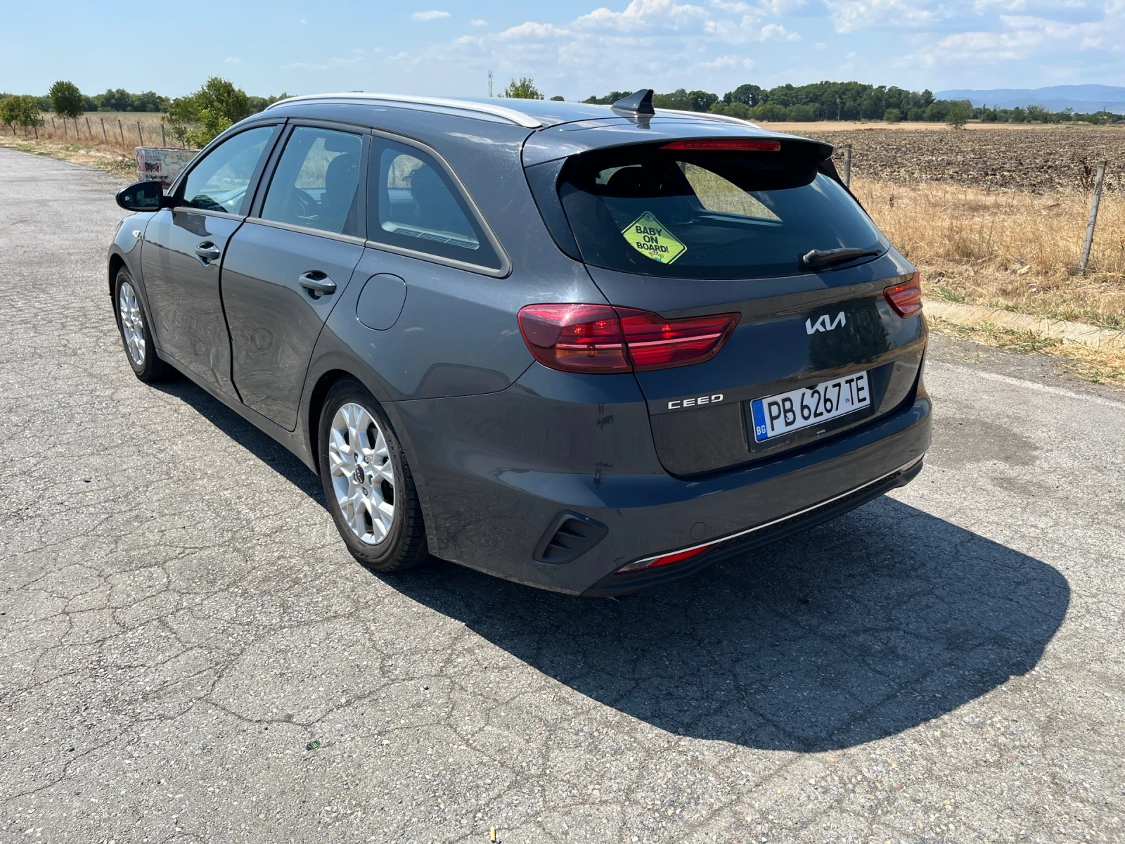 Kia Ceed SW 2022 120 кс | Обслужена | История | ТОП! , снимка 4 - Автомобили и джипове - 55481399