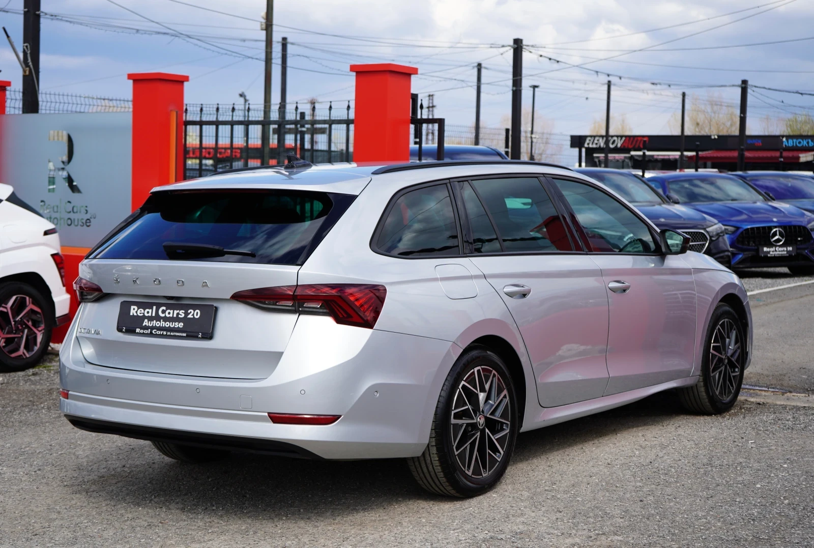 Skoda Octavia 2.0TDI* LUXURY EDITION* HEAD UP* CANTON* 360CAM, снимка 4 - Автомобили и джипове - 53770182