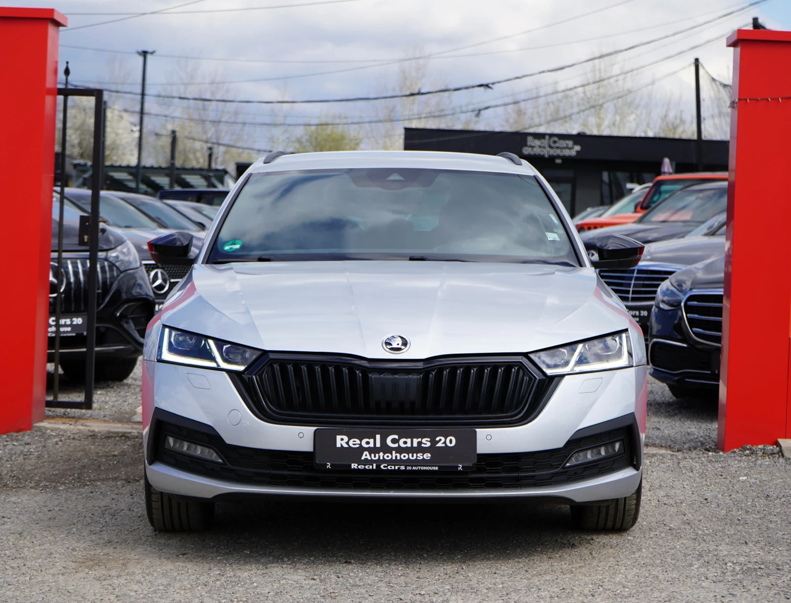 Skoda Octavia 2.0TDI* LUXURY EDITION* HEAD UP* CANTON* 360CAM, снимка 2 - Автомобили и джипове - 53770182