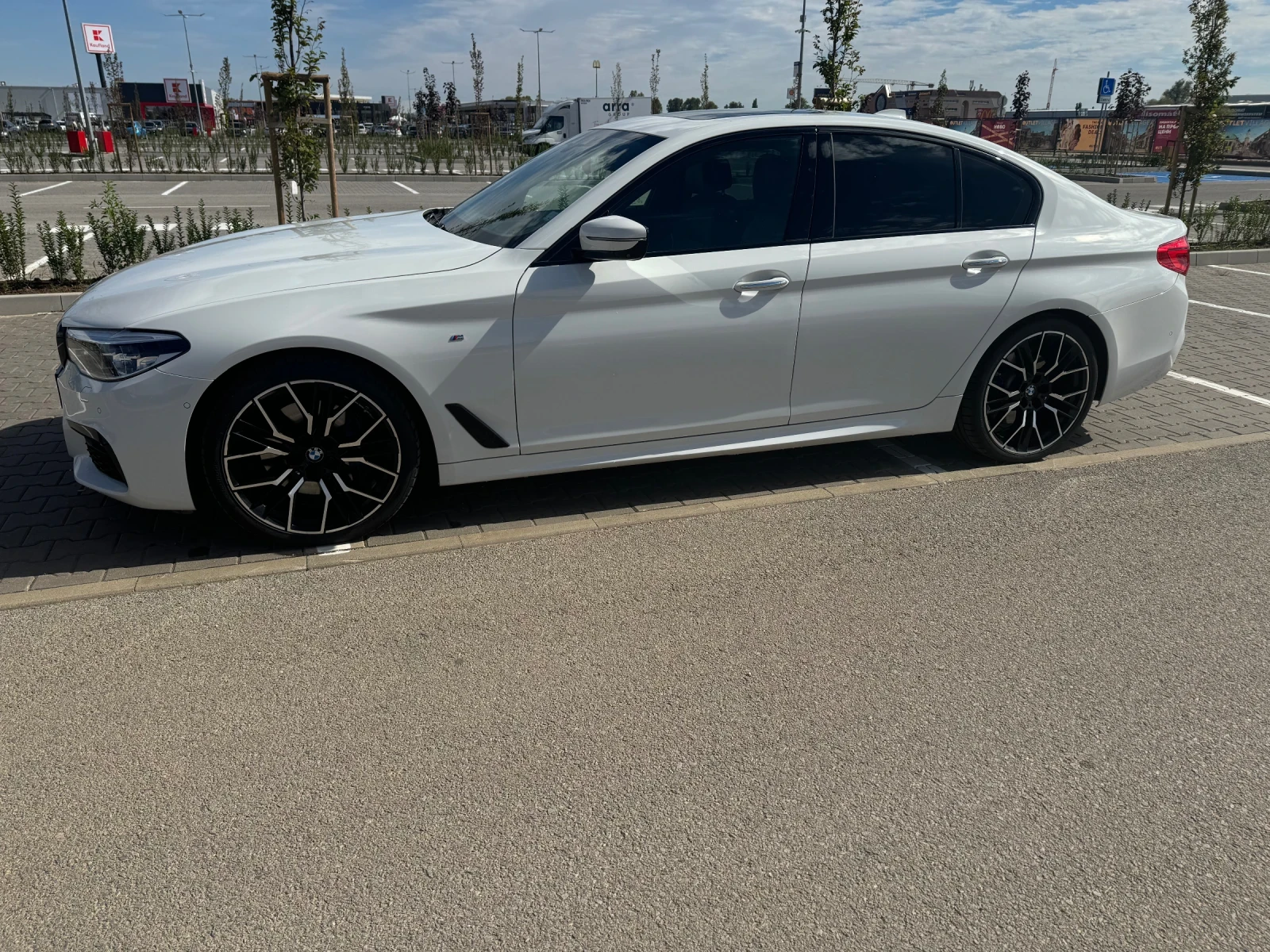 BMW 530 530xDrive, снимка 7 - Автомобили и джипове - 54013871