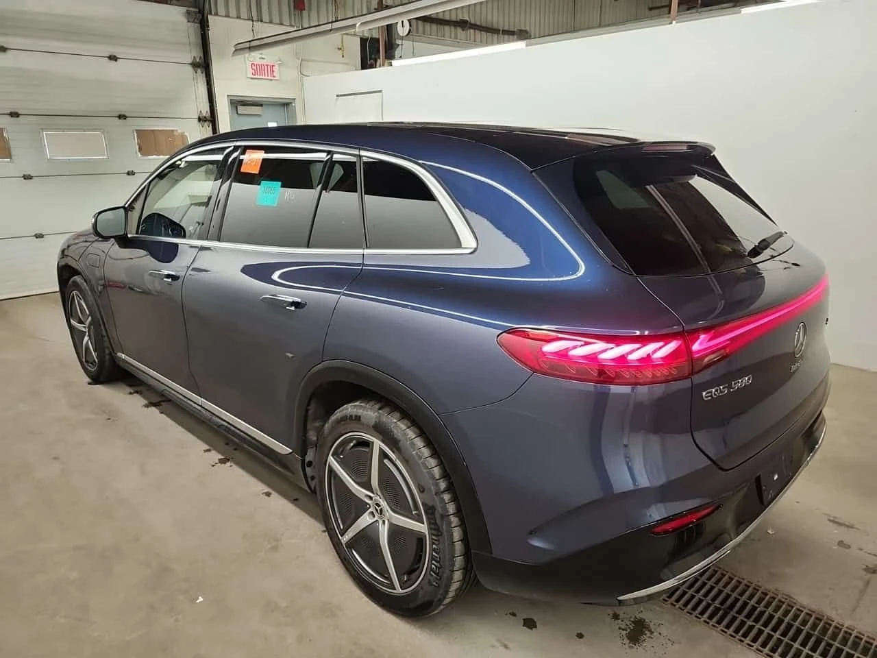 Mercedes-Benz EQS 580| BURMESTER| HEAD-UP| PANO| 360| AMBIENT|  , снимка 4 - Автомобили и джипове - 54078332