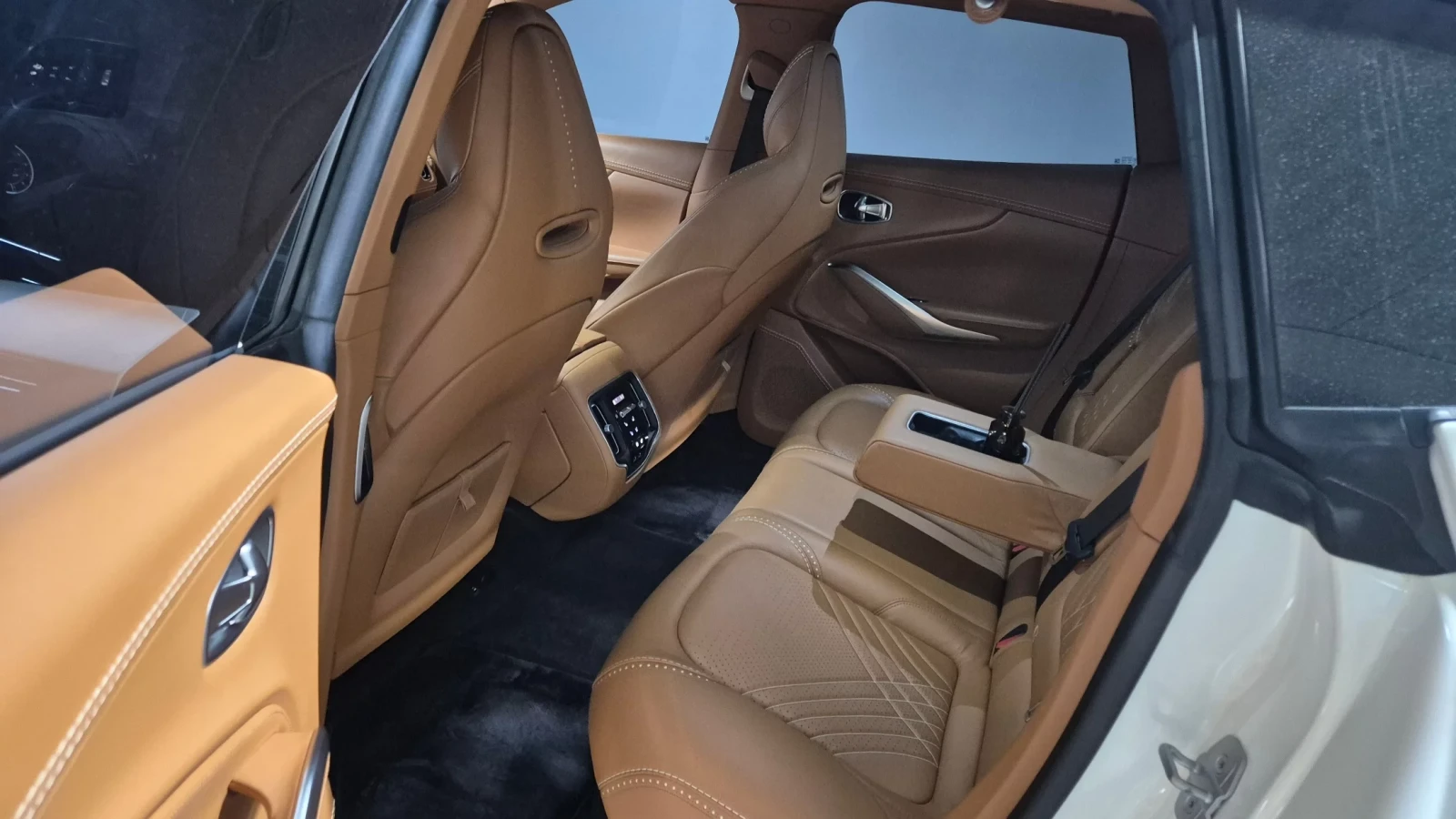 Aston Martin DBX | Mobile.bg � ����������� 6