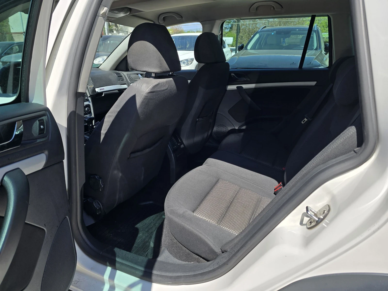 Skoda Octavia Scout 2.0TDI 140�.� 4X4 DSG | Mobile.bg � ����������� 11