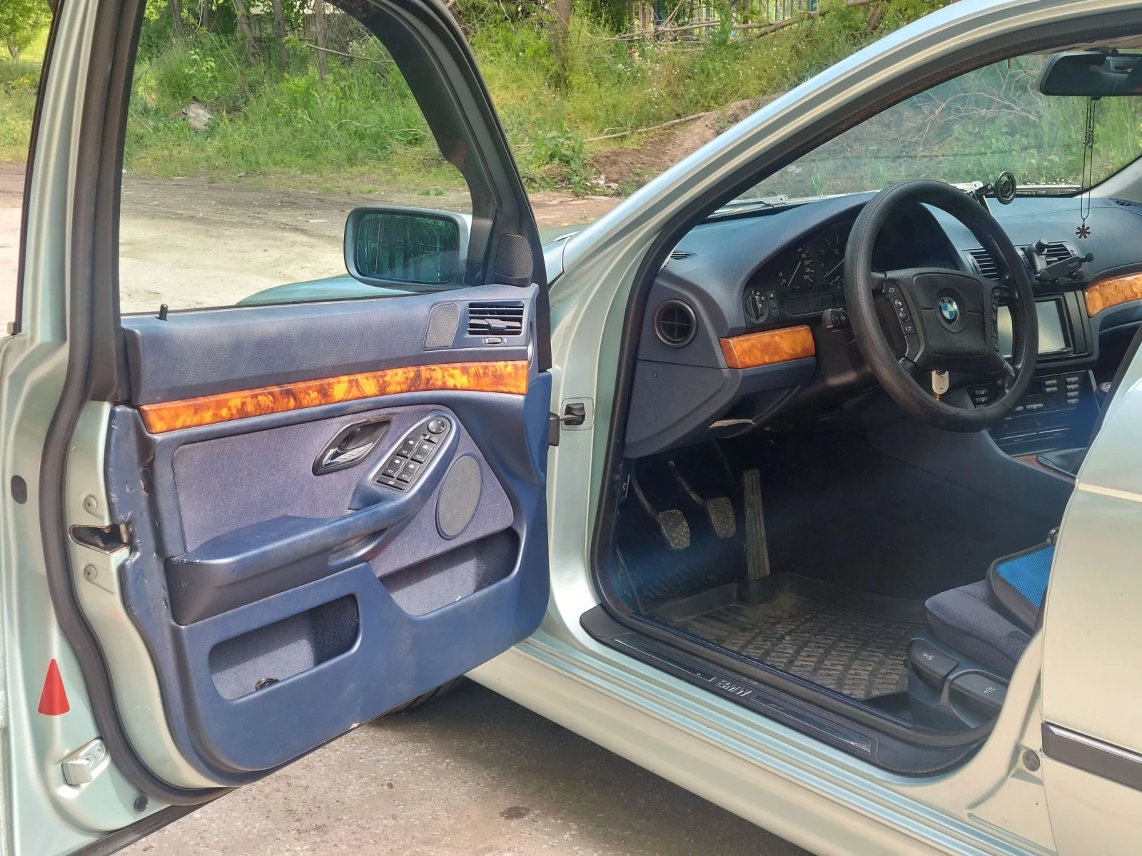 BMW 520, снимка 8 - Автомобили и джипове - 54386734