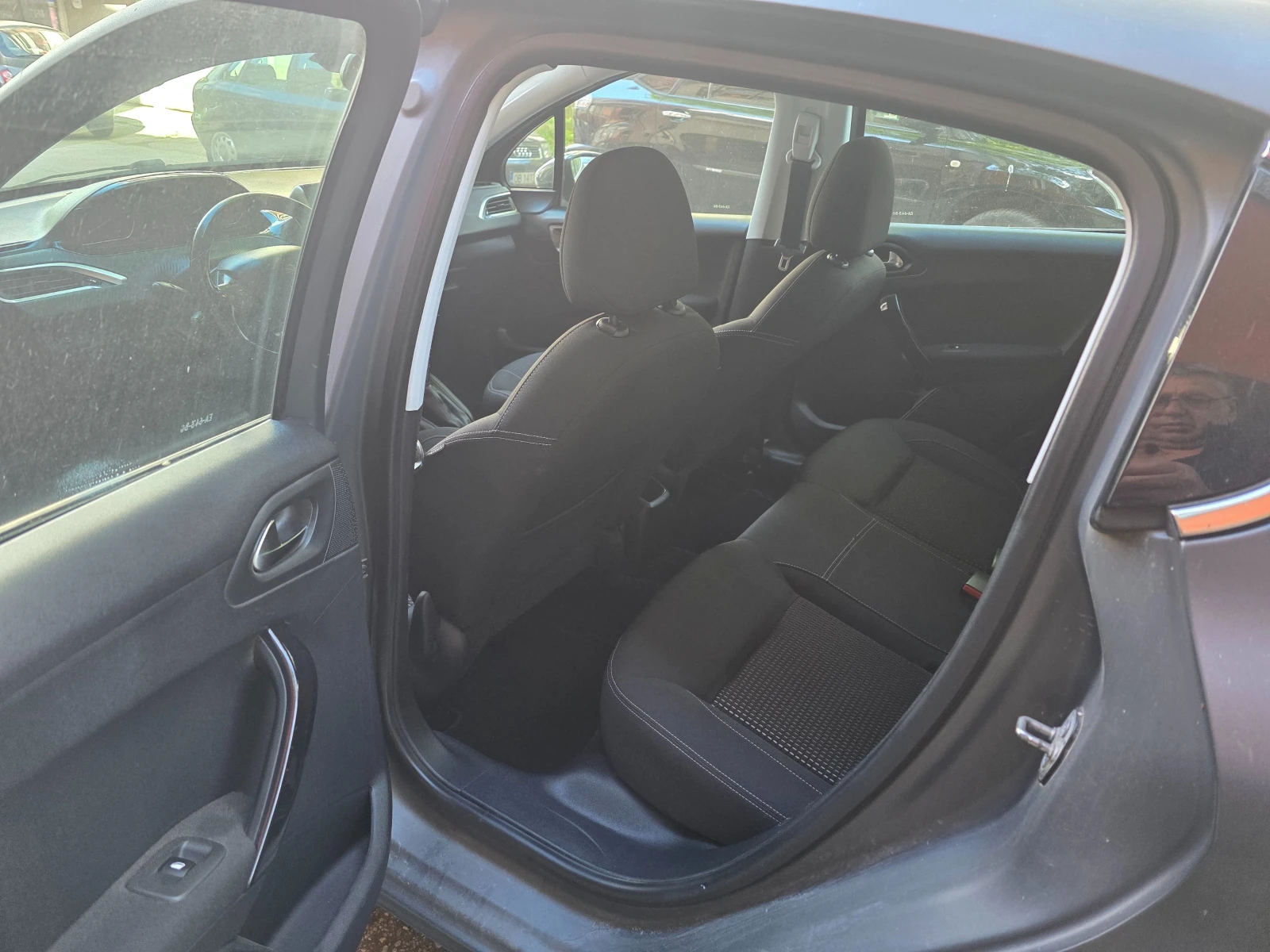 Peugeot 208 1.2 Pure Tech, снимка 14 - Автомобили и джипове - 54783372