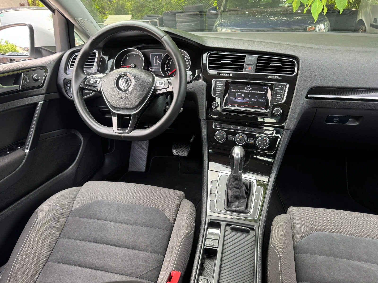 VW Golf АВТОМАТИК, снимка 11 - Автомобили и джипове - 54873512