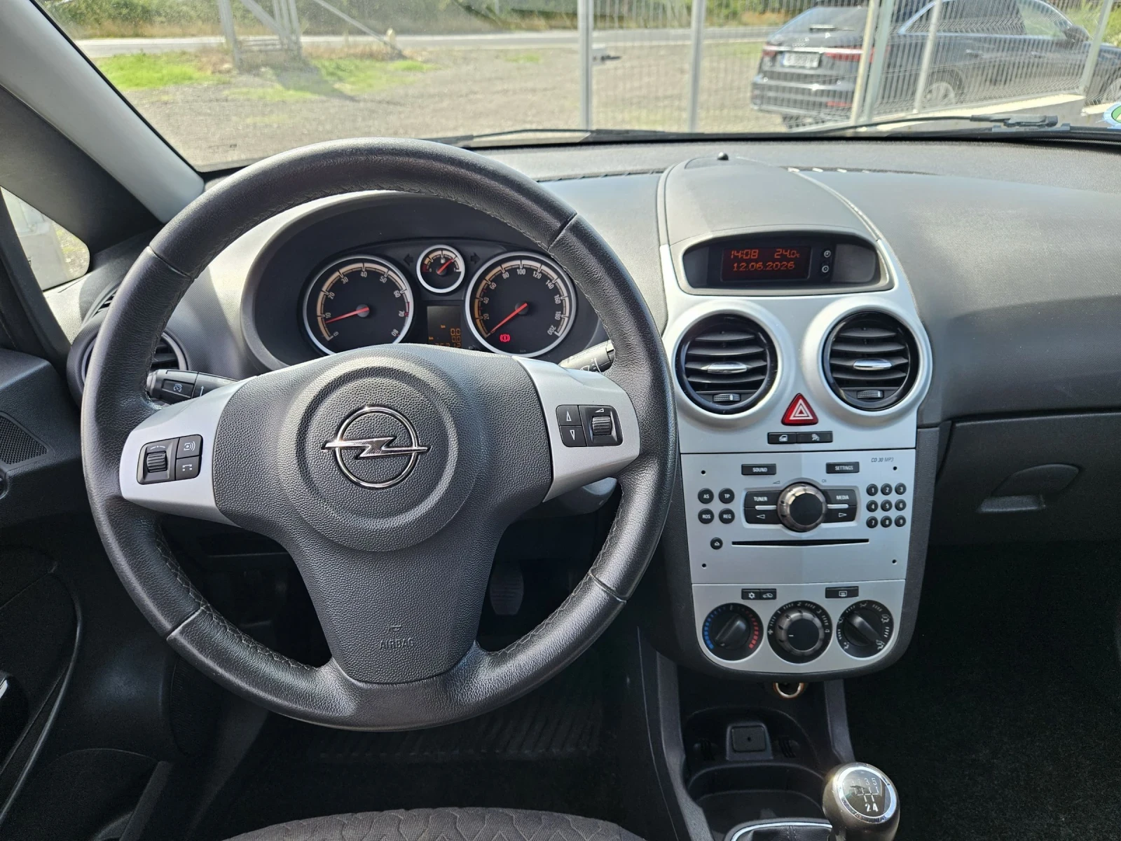 Opel Corsa 1.2 euro5, снимка 12 - Автомобили и джипове - 54884472