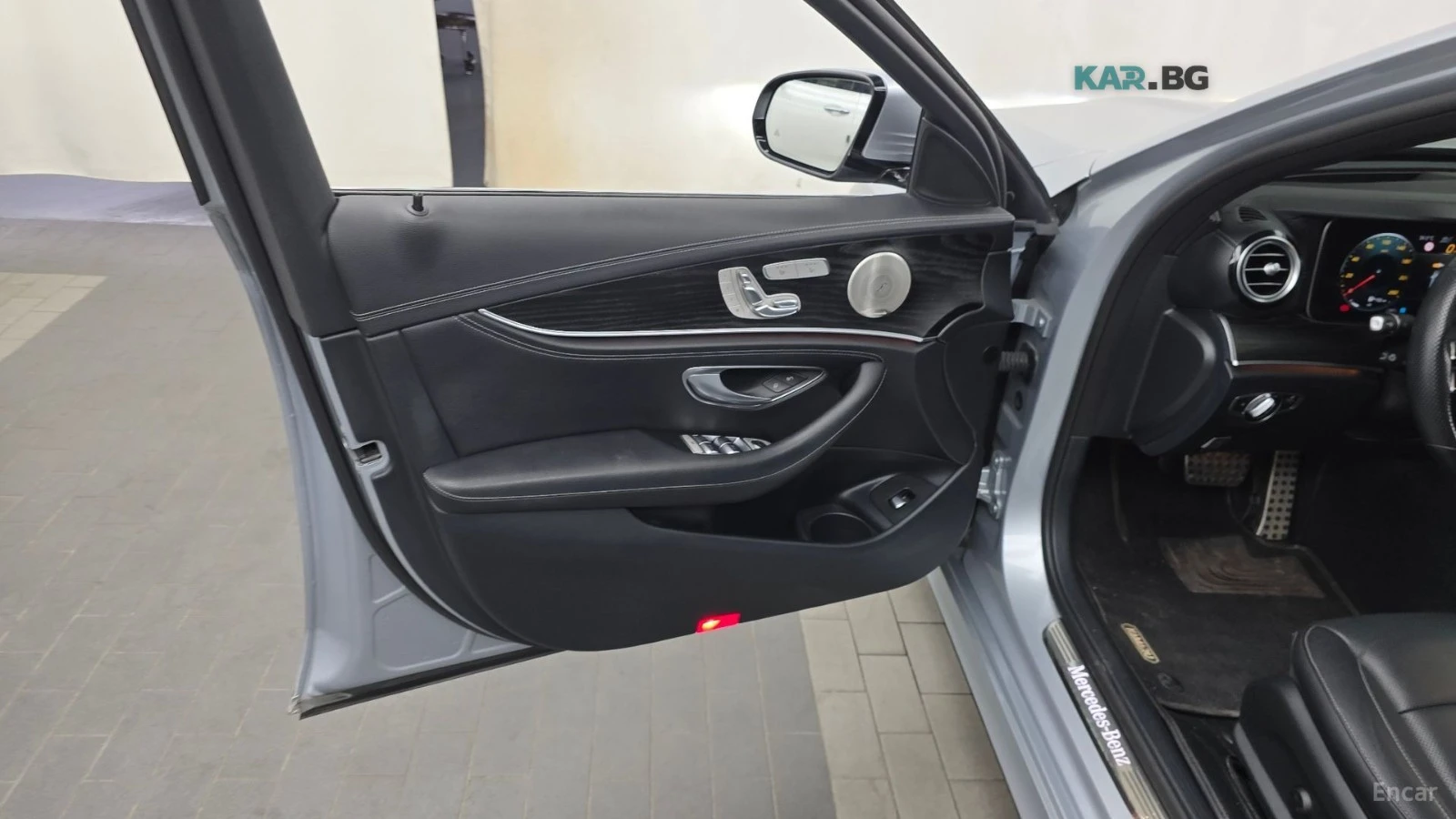 Mercedes-Benz E 220 AMG-LINE* 4MATIC* DISTRONIC* 360CAMERA* , снимка 13 - Автомобили и джипове - 54945536