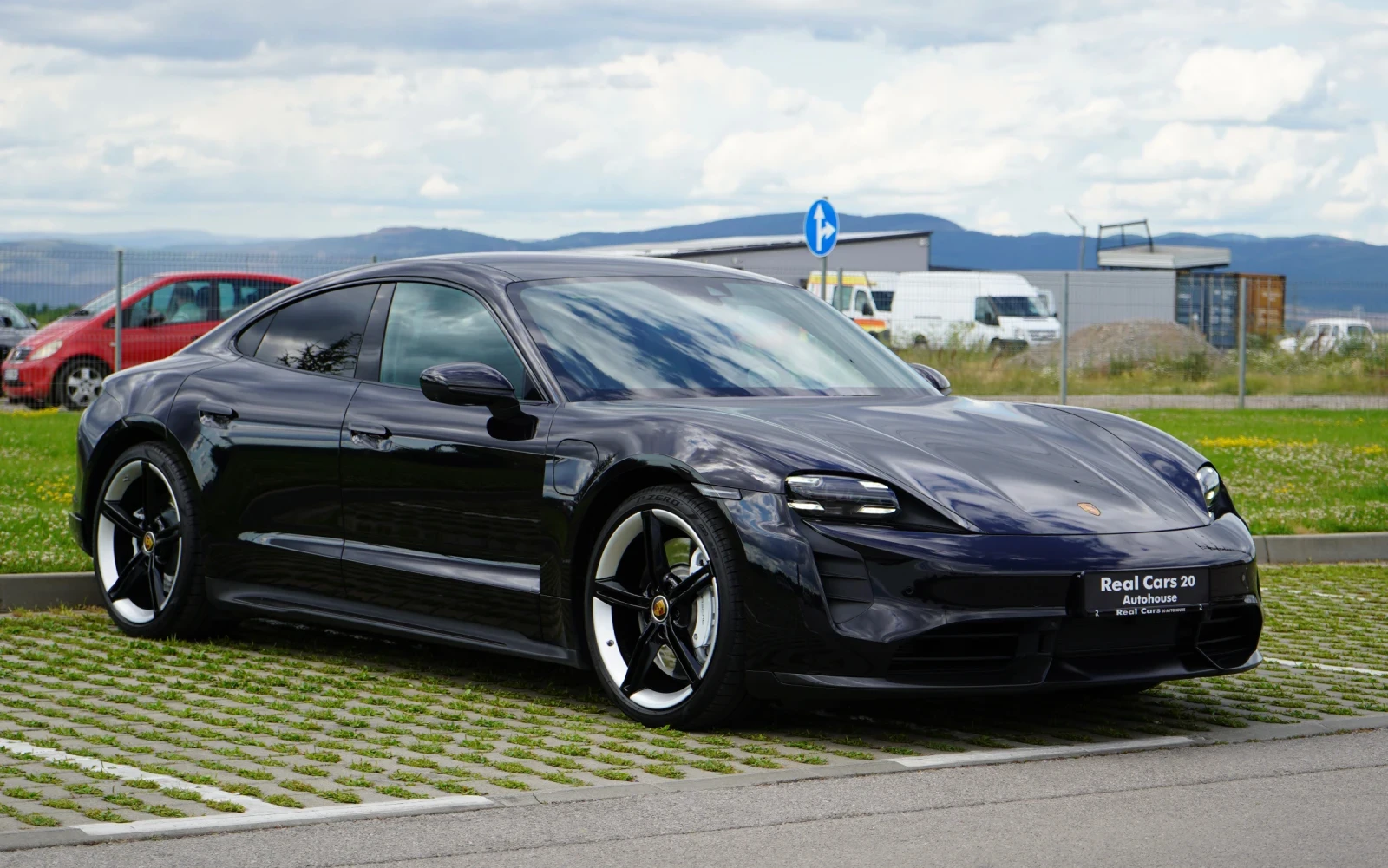Porsche Taycan 4S* APPR* 360 CAM* CARBON* AIR* BOSE* PANO* KEYLES, снимка 3 - Автомобили и джипове - 55177613