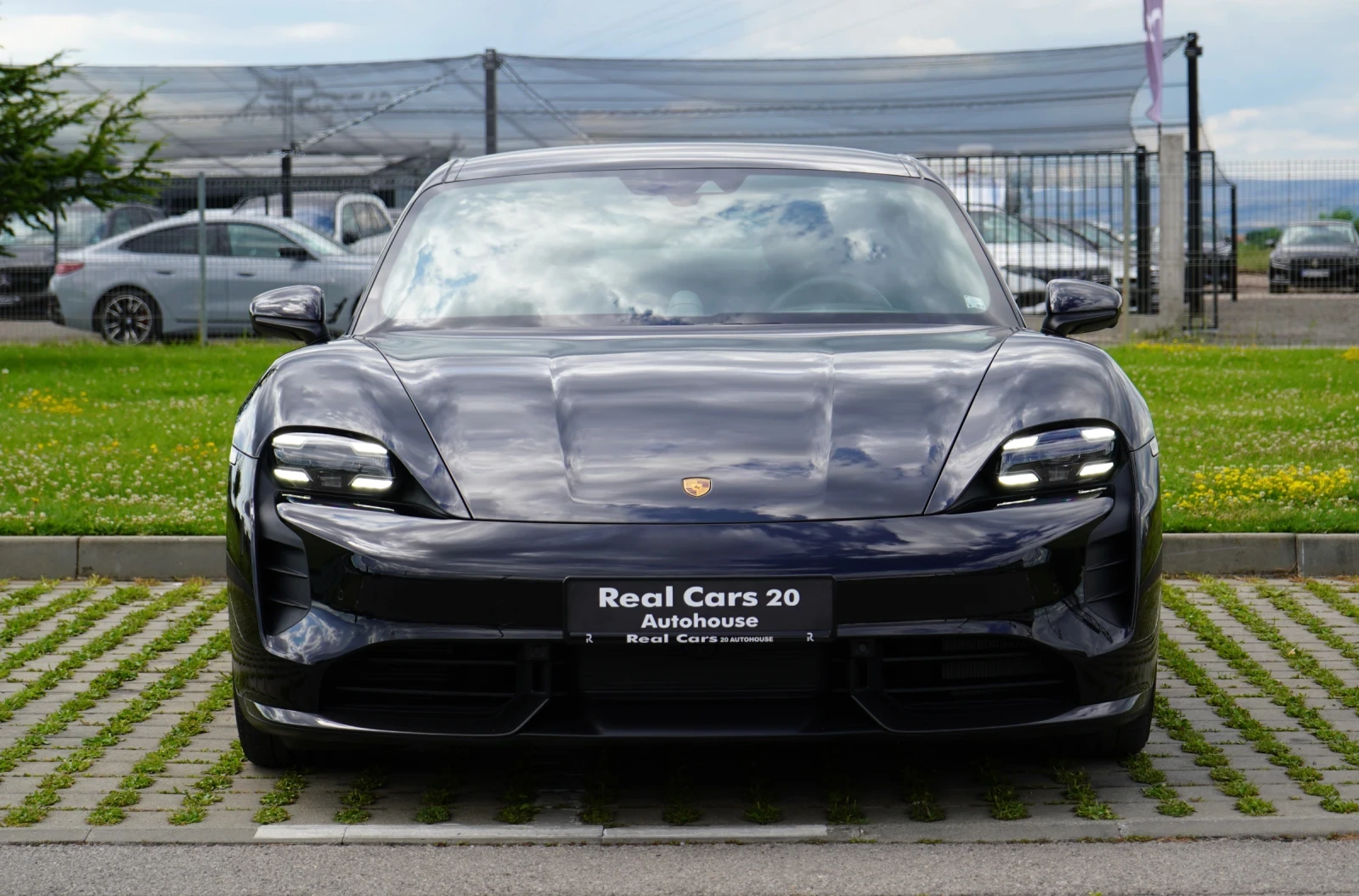 Porsche Taycan 4S* APPR* 360 CAM* CARBON* AIR* BOSE* PANO* KEYLES, снимка 2 - Автомобили и джипове - 55177613