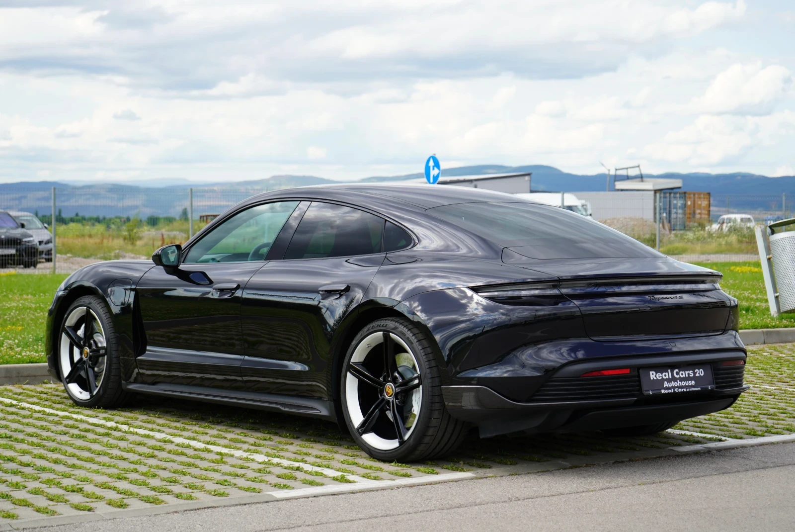 Porsche Taycan 4S* APPR* 360 CAM* CARBON* AIR* BOSE* PANO* KEYLES, снимка 6 - Автомобили и джипове - 55177613