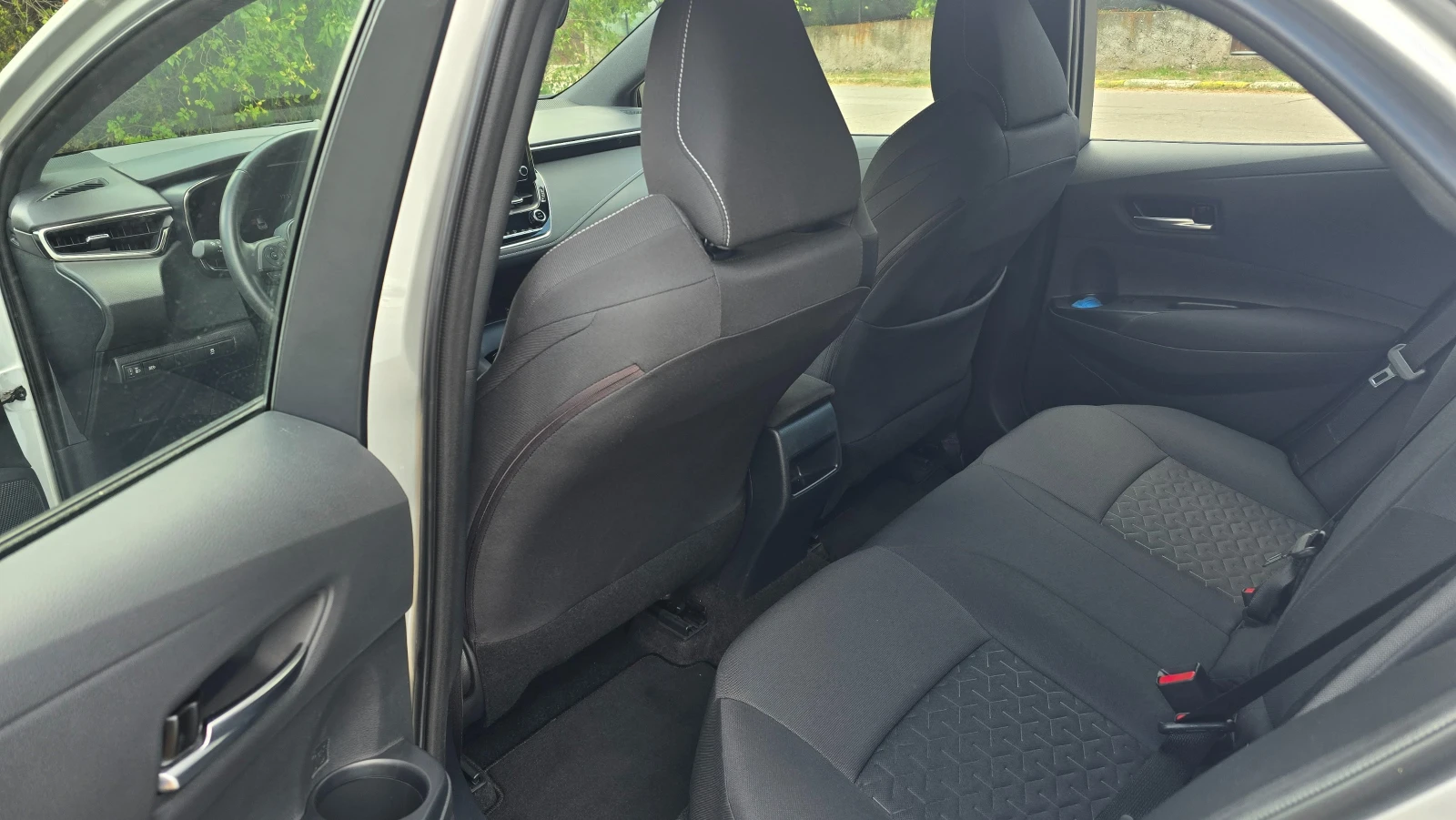 Toyota Corolla Executive HB 1.2T 6M Turbo, снимка 9 - Автомобили и джипове - 55219703