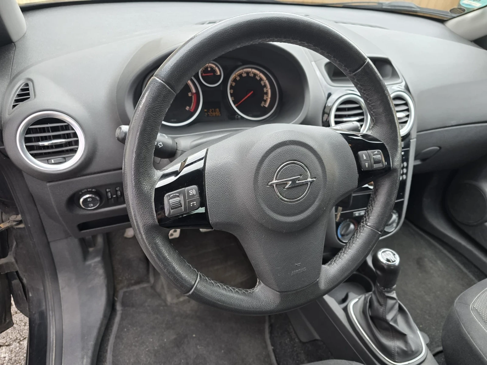 Opel Corsa, снимка 10 - Автомобили и джипове - 55249917