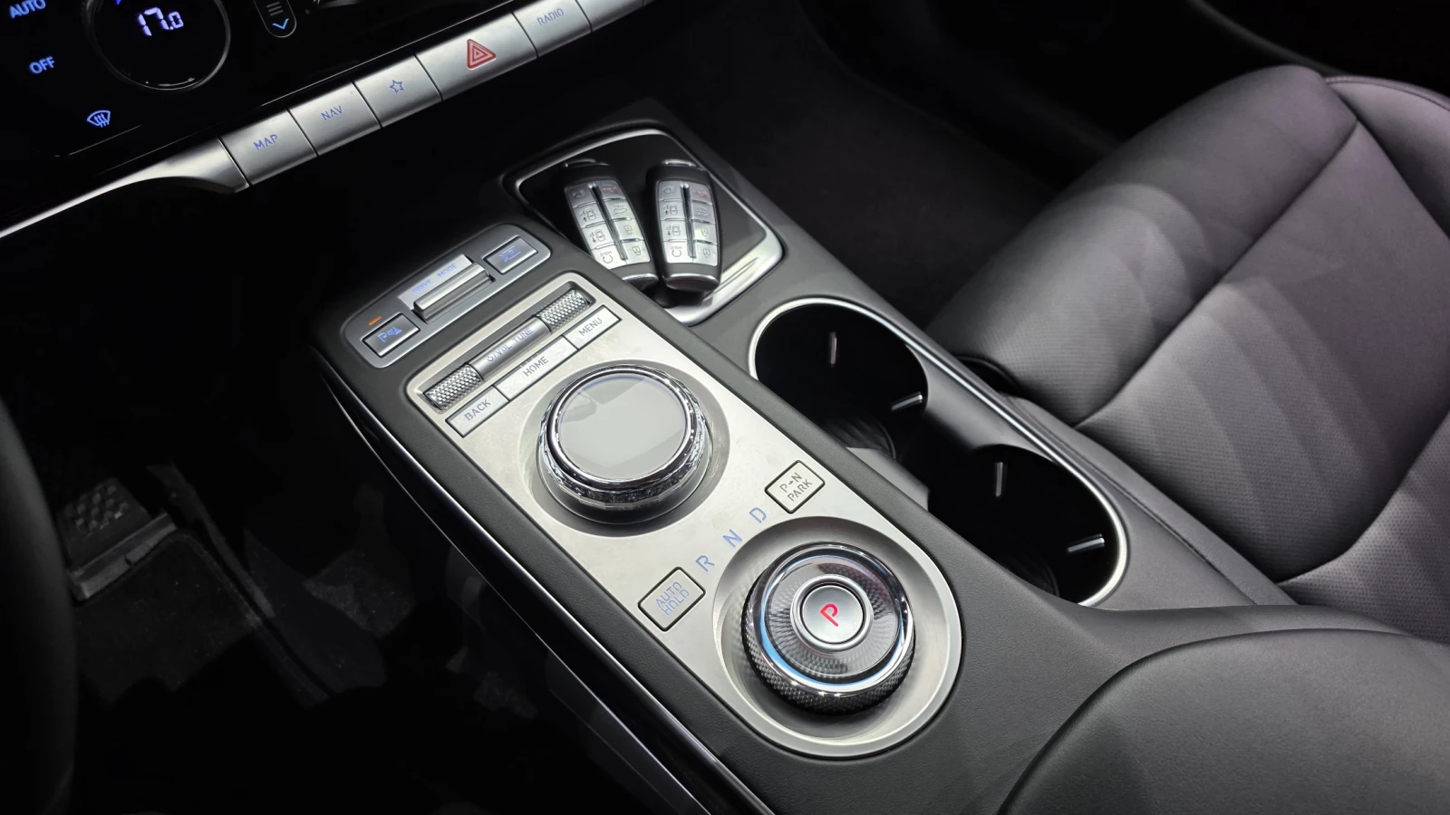 Genesis GV70 2.5* BLIND SPOT* HUD* ЕЛ. БАГАЖНИК* 360* КРАЙНА ЦЕ, снимка 9 - Автомобили и джипове - 55302205