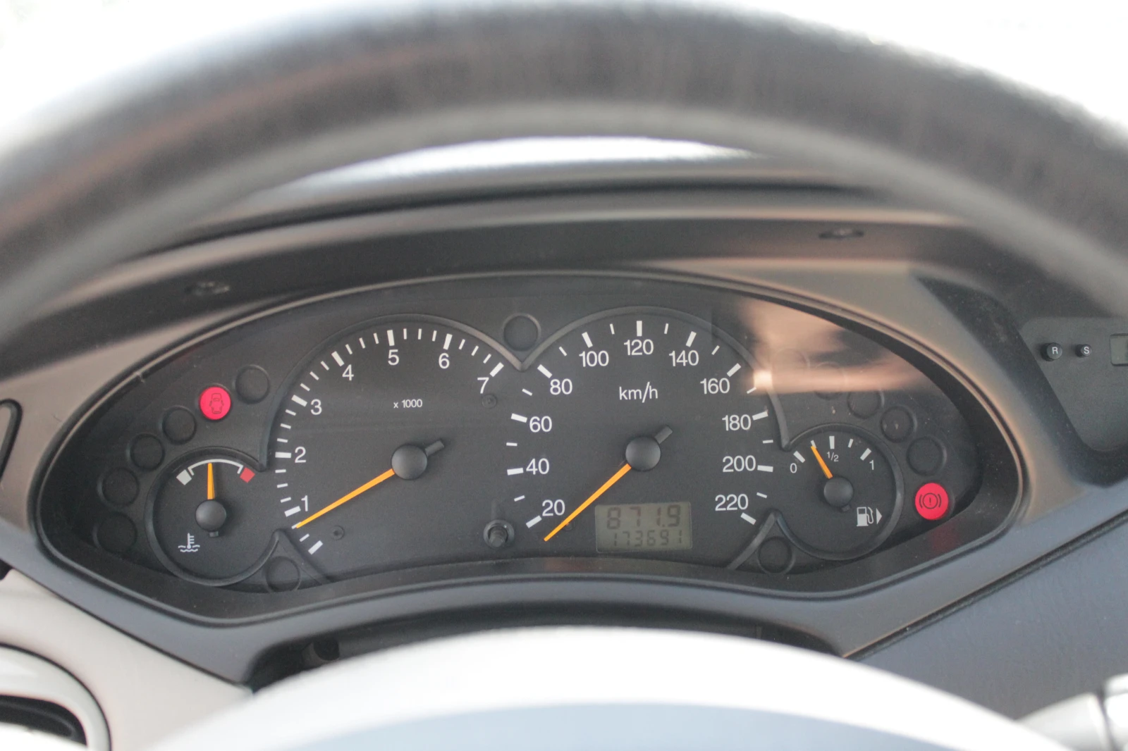 Ford Focus Ghia 1.8, снимка 14 - Автомобили и джипове - 55543648