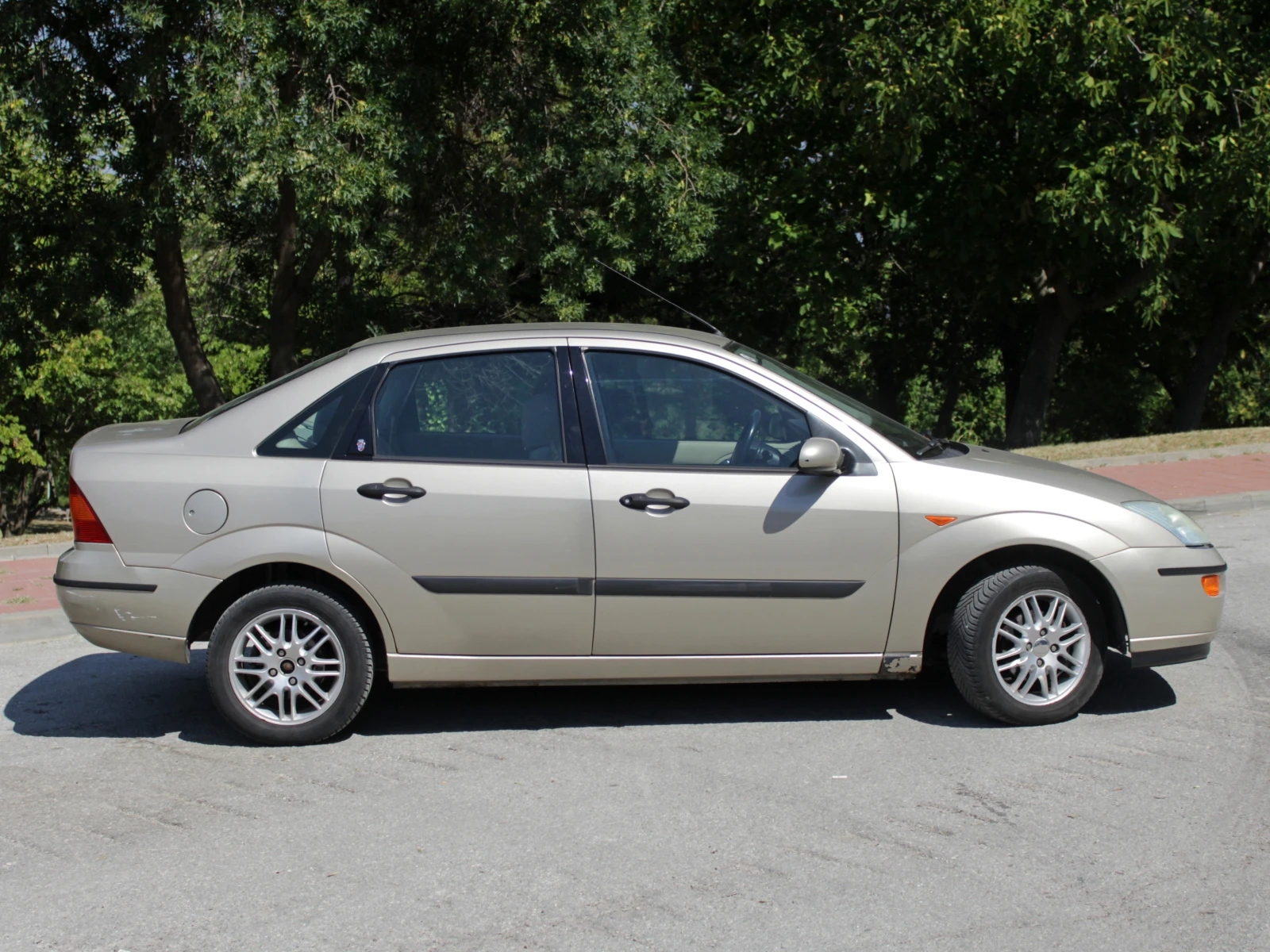 Ford Focus Ghia 1.8, снимка 8 - Автомобили и джипове - 55543648