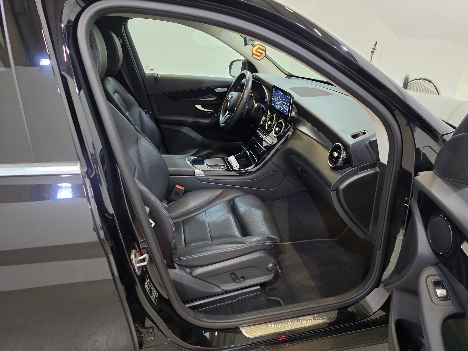 Mercedes-Benz GLC 200 LED-Xenon Widescreen Navi Sport-Leather KeylessGo , снимка 11 - Автомобили и джипове - 55738111