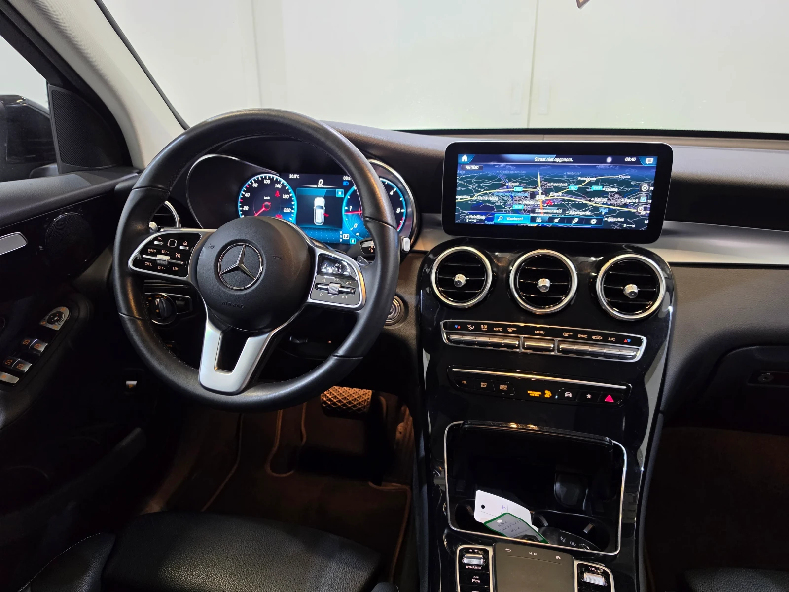 Mercedes-Benz GLC 200 LED-Xenon Widescreen Navi Sport-Leather KeylessGo , снимка 8 - Автомобили и джипове - 55738111