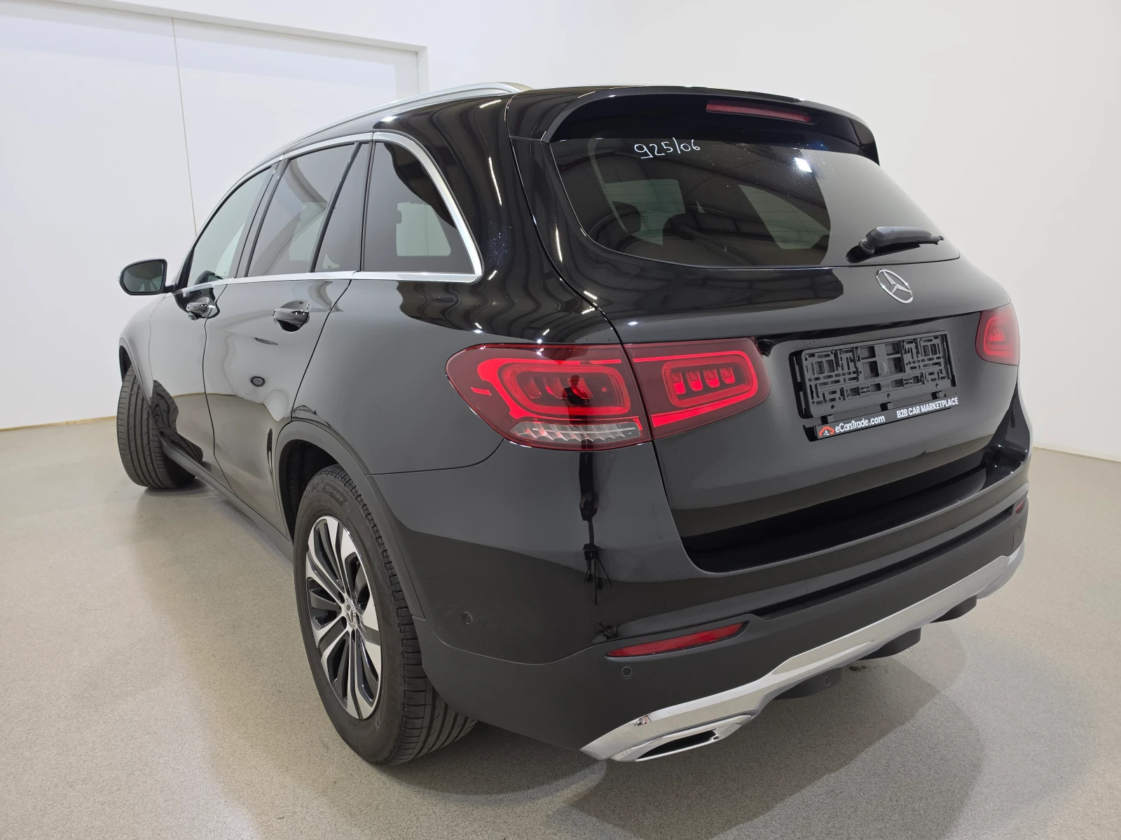 Mercedes-Benz GLC 200 LED-Xenon Widescreen Navi Sport-Leather KeylessGo , снимка 3 - Автомобили и джипове - 55738111