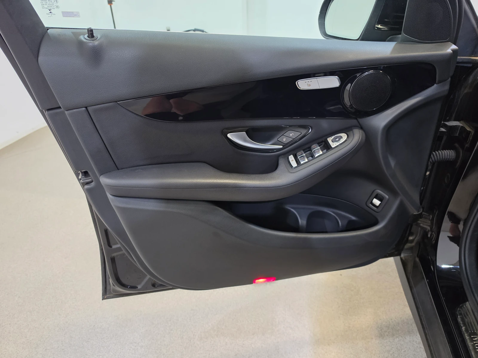 Mercedes-Benz GLC 200 LED-Xenon Widescreen Navi Sport-Leather KeylessGo , снимка 15 - Автомобили и джипове - 55738111