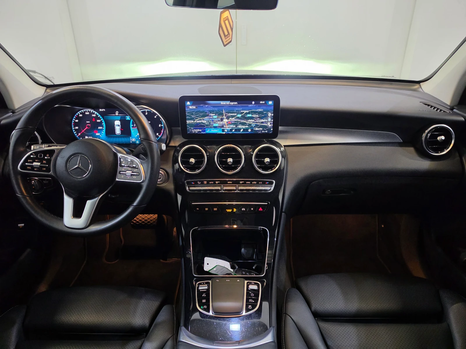 Mercedes-Benz GLC 200 LED-Xenon Widescreen Navi Sport-Leather KeylessGo , снимка 9 - Автомобили и джипове - 55738111