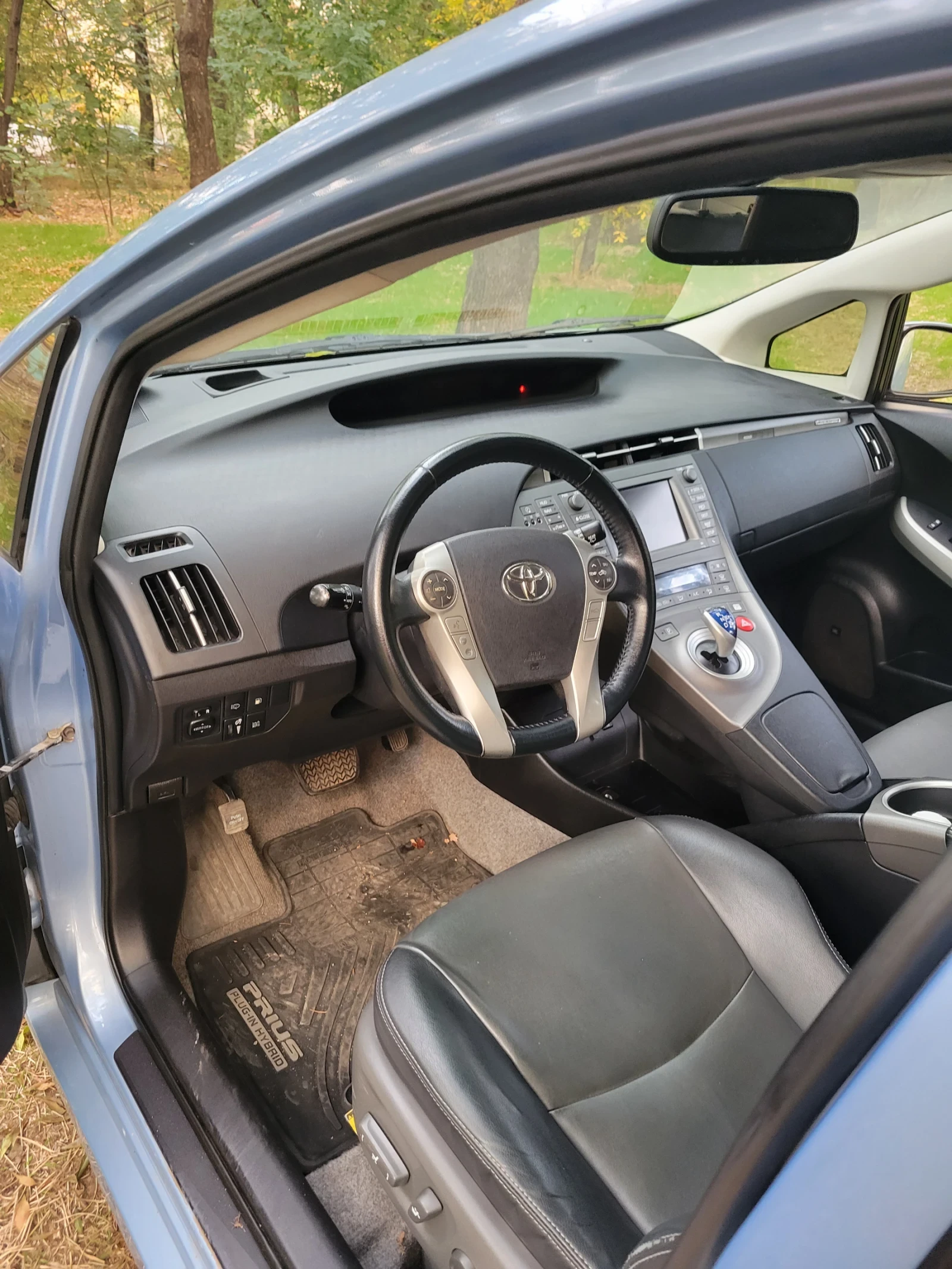 Toyota Prius PHEV, снимка 8 - Автомобили и джипове - 56621092