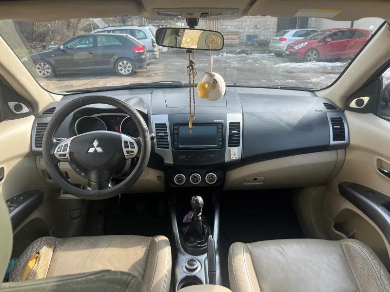 Mitsubishi Outlander, снимка 15 - Автомобили и джипове - 49400643