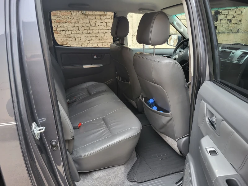 Toyota Hilux Hilux 3.0D, снимка 12 - Автомобили и джипове - 52552962