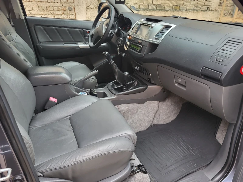 Toyota Hilux Hilux 3.0D, снимка 10 - Автомобили и джипове - 52552962