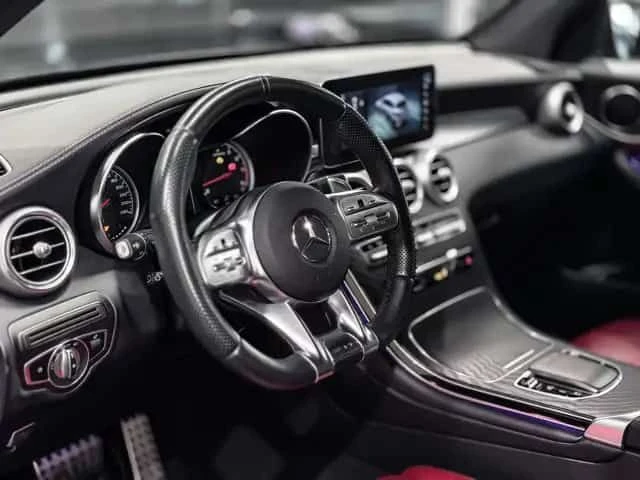 Mercedes-Benz GLC 43 AMG PANO * ПОДГРЕВИ * KEYLESS * 360 * CARFAX, снимка 12 - Автомобили и джипове - 54431934
