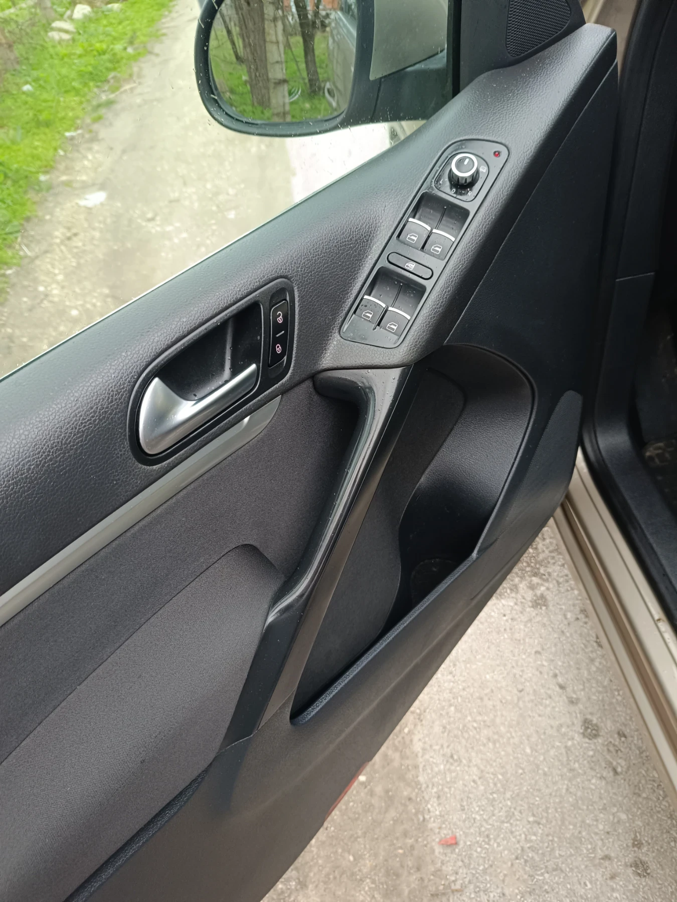 VW Tiguan, снимка 12 - Автомобили и джипове - 53566142