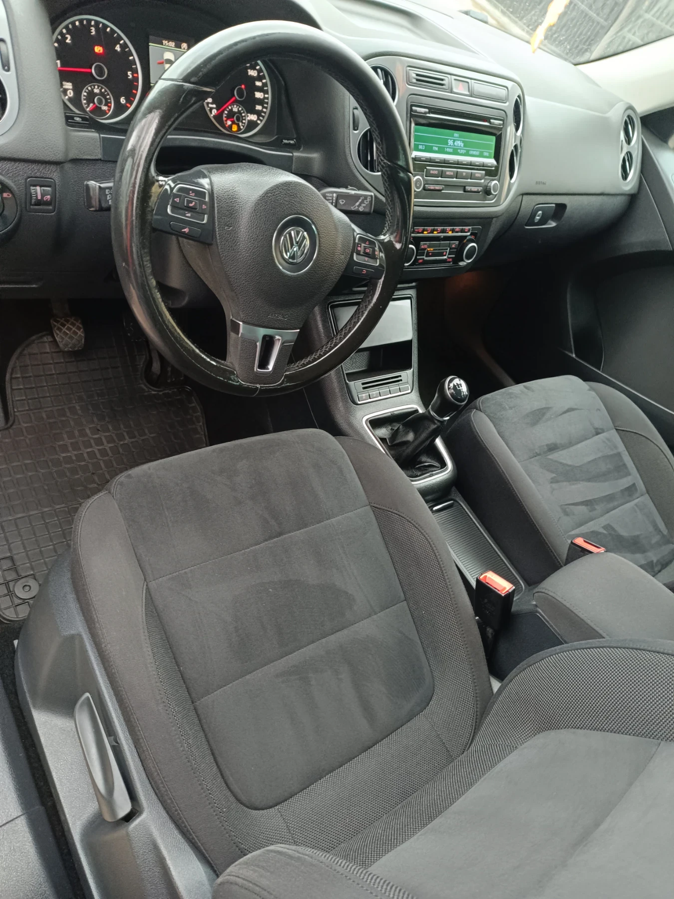 VW Tiguan, снимка 13 - Автомобили и джипове - 53566142