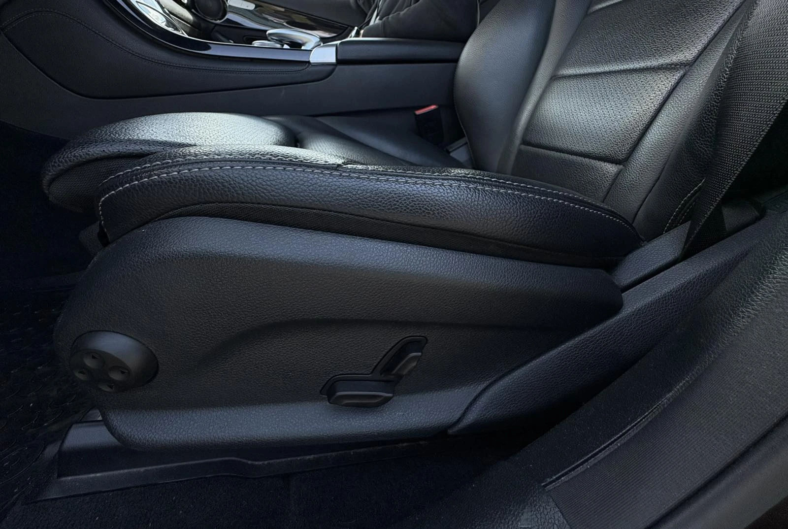 Mercedes-Benz GLC 220 4matic Coupe 9GTRONIC, снимка 8 - Автомобили и джипове - 53778523