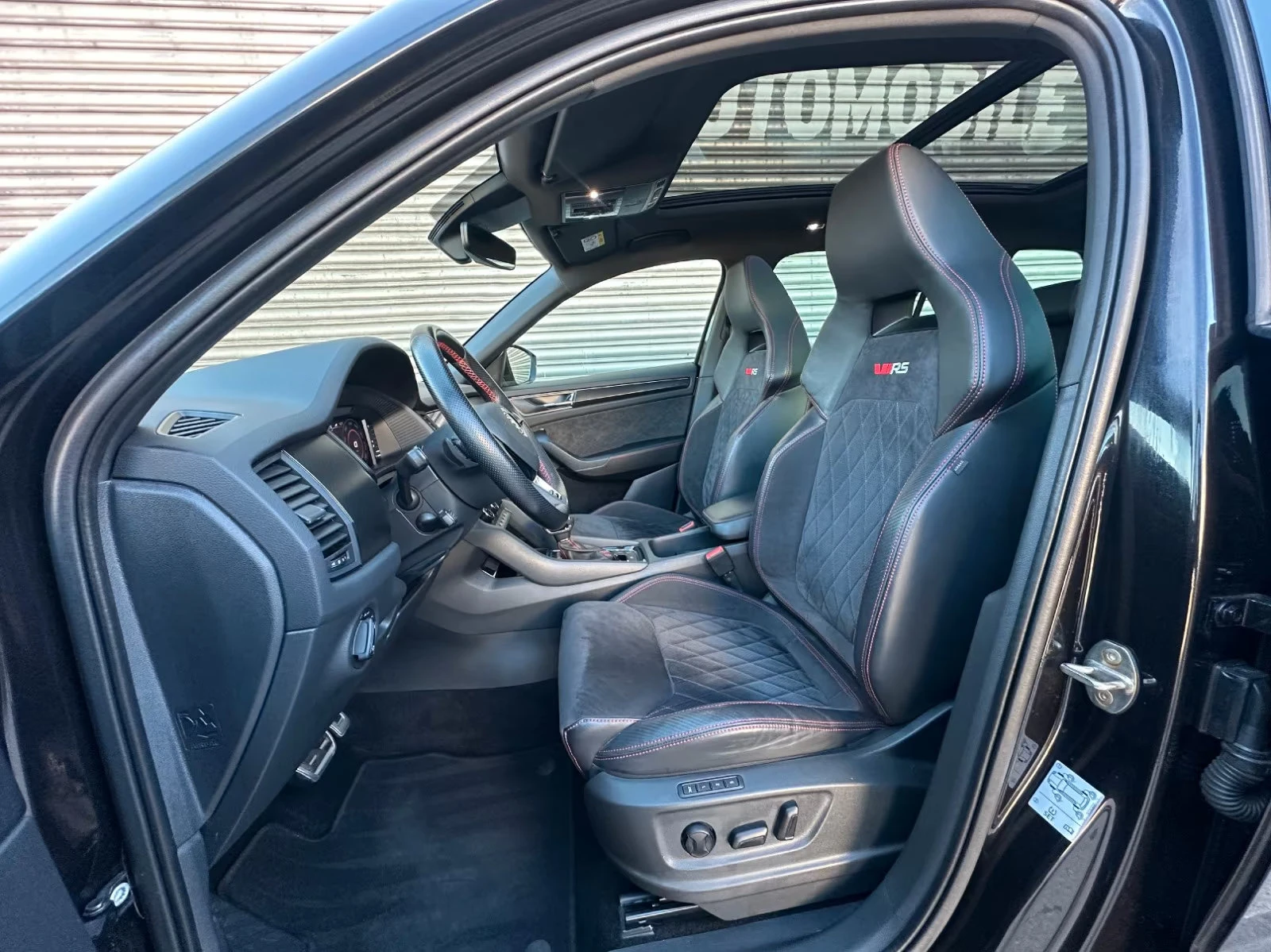 Skoda Kodiaq RS/239HP/4X4/PANO/360/LED/AMBIENT/154z, снимка 9 - Автомобили и джипове - 53825559