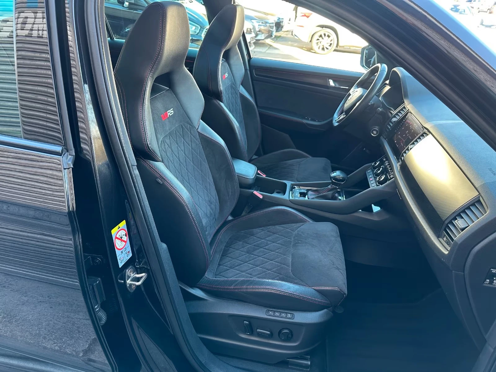 Skoda Kodiaq RS/239HP/4X4/PANO/360/LED/AMBIENT/154z, снимка 10 - Автомобили и джипове - 53825559