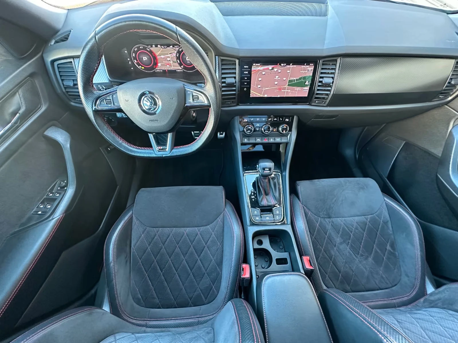 Skoda Kodiaq RS/239HP/4X4/PANO/360/LED/AMBIENT/154z, снимка 7 - Автомобили и джипове - 53825559