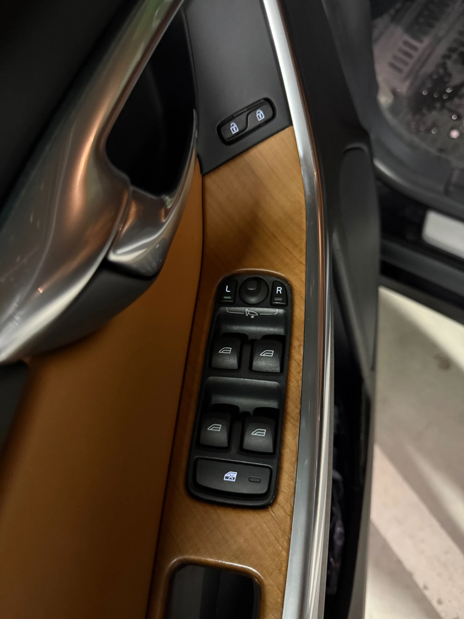 Volvo XC60 D5, снимка 12 - Автомобили и джипове - 54205469