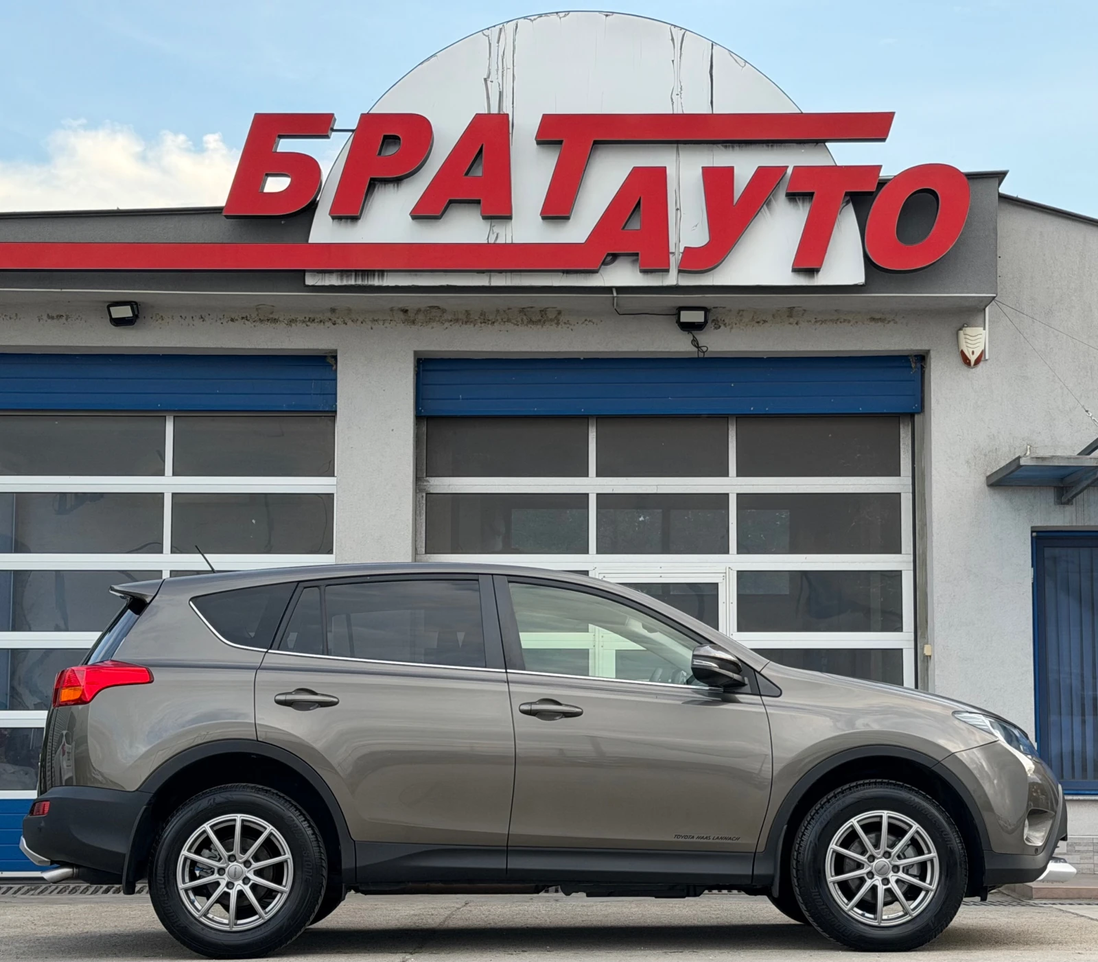 Toyota Rav4 2.2D/4x4/АВТОМАТ/PREMIUM, снимка 8 - Автомобили и джипове - 54743702