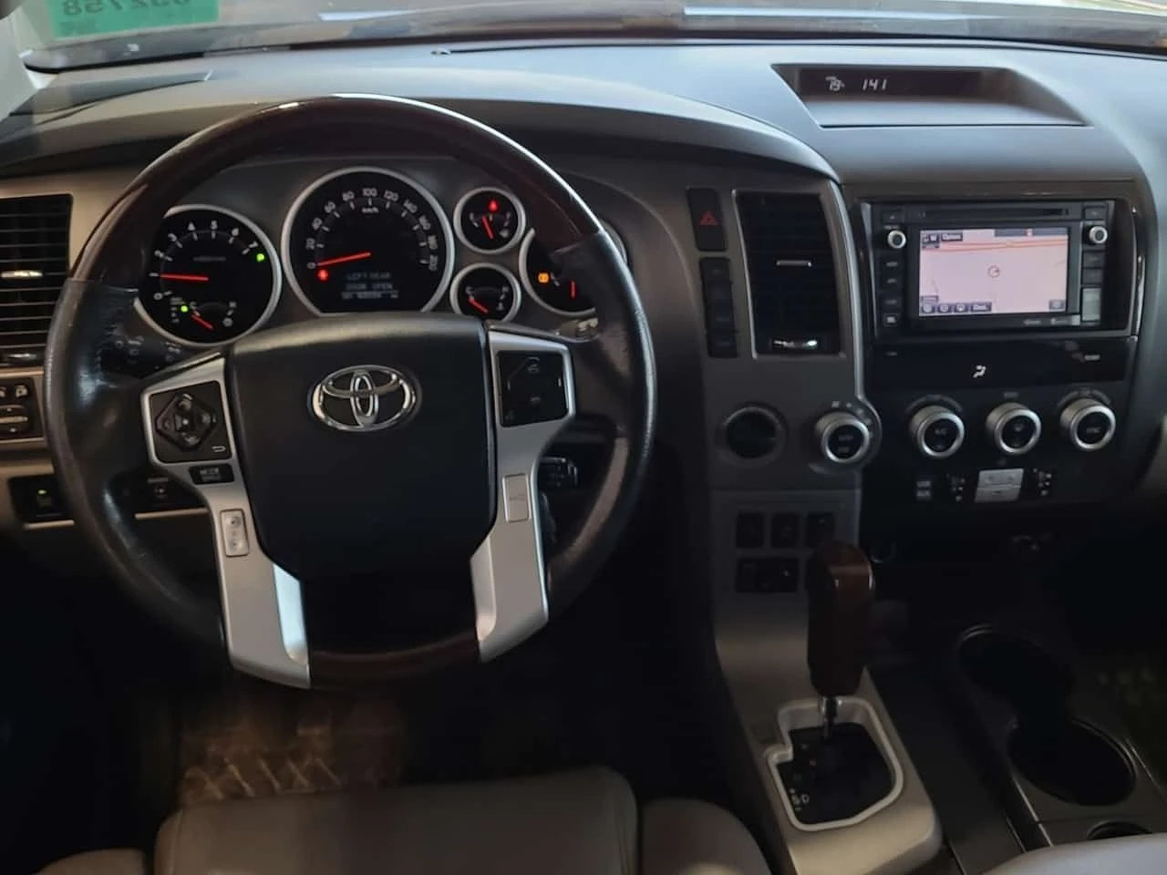Toyota Sequoia  4WD 4dr Platinum 5.7L / ДИСТРОНИК , снимка 9 - Автомобили и джипове - 55584148