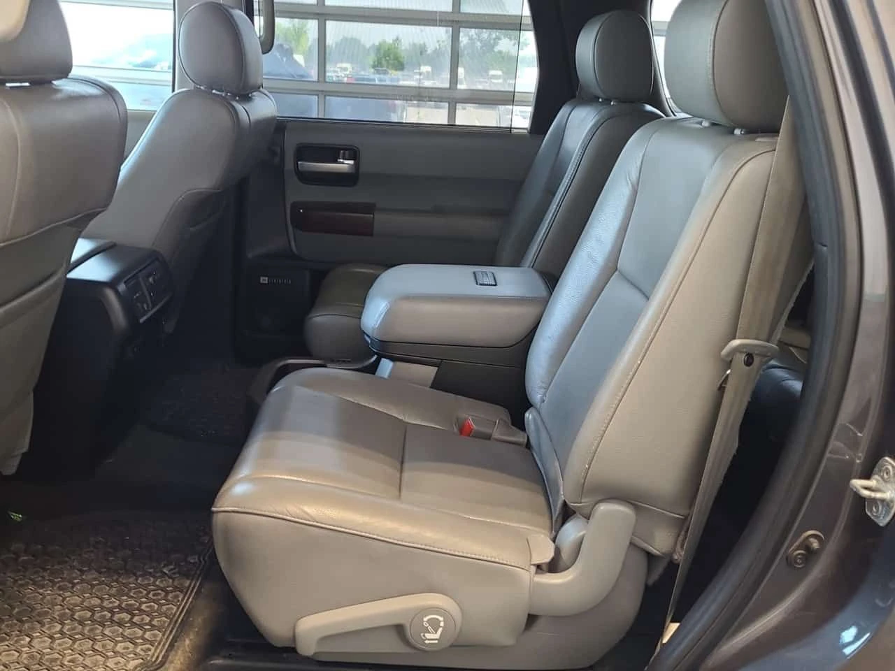 Toyota Sequoia  4WD 4dr Platinum 5.7L / ДИСТРОНИК , снимка 10 - Автомобили и джипове - 55584148