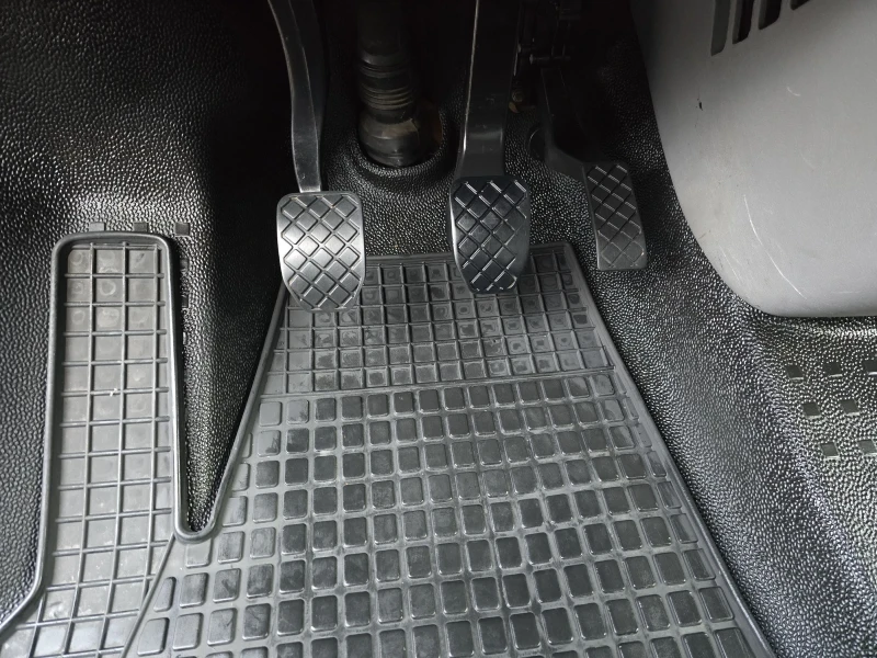 VW Transporter 1.9TDI 9MECTA KLIMA , снимка 12 - Бусове и автобуси - 52840593