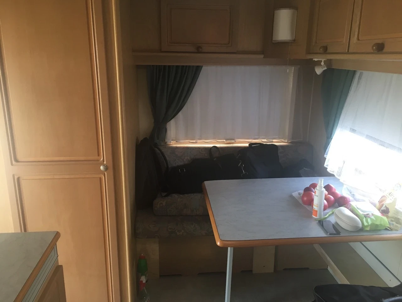 Каравана Chateau Cantara 2000 4m, снимка 5 - Каравани и кемпери - 55432725