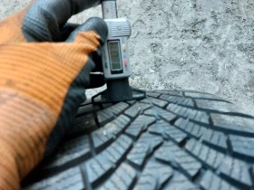 Гуми Зимни 225/50R17, снимка 4