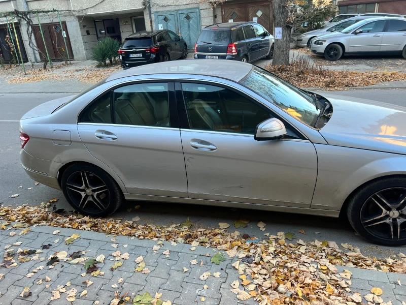 Mercedes-Benz C 220, снимка 5 - Автомобили и джипове - 47893395