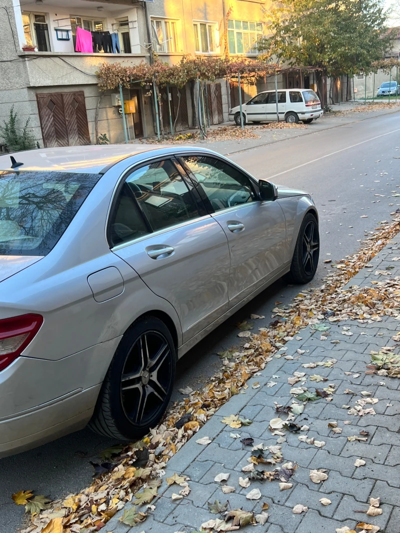 Mercedes-Benz C 220, снимка 2 - Автомобили и джипове - 47893395