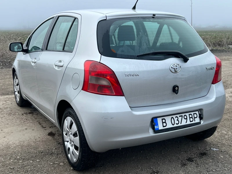 Toyota Yaris 1.3i Automat, снимка 4 - Автомобили и джипове - 48869041