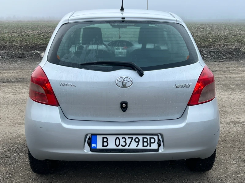 Toyota Yaris 1.3i Automat, снимка 5 - Автомобили и джипове - 48869041