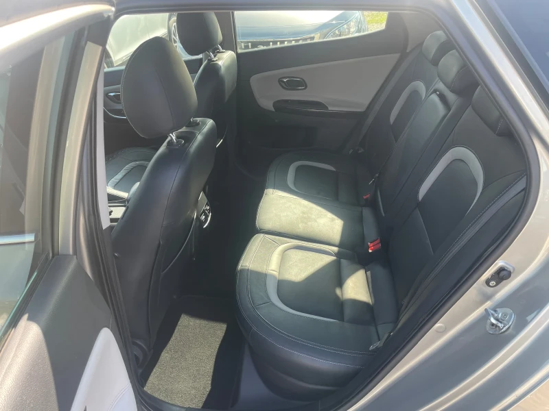 Kia Ceed 1.6 Full Top, снимка 11 - Автомобили и джипове - 52095346