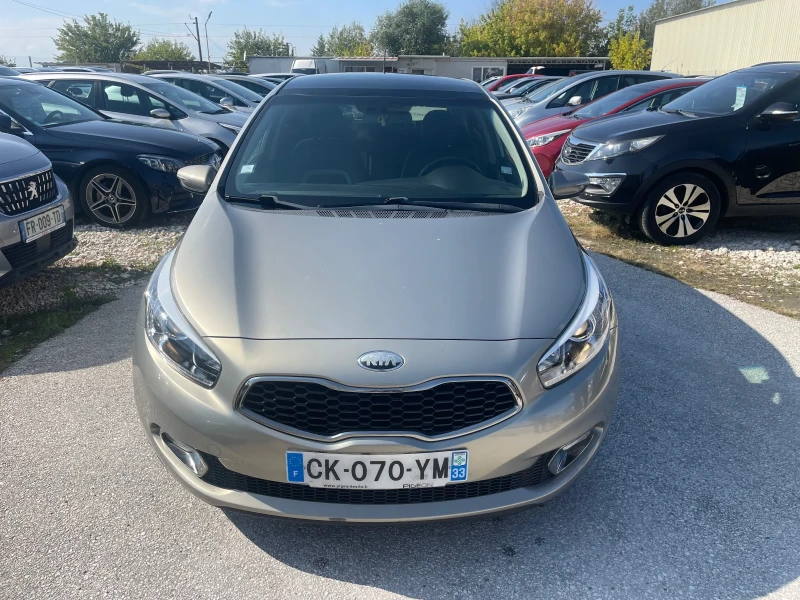 Kia Ceed 1.6 Full Top, снимка 2 - Автомобили и джипове - 52095346