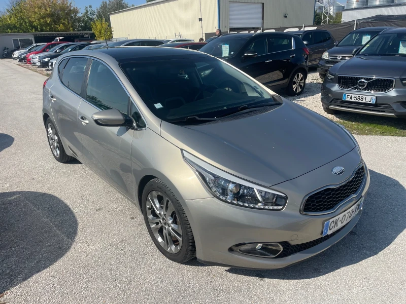 Kia Ceed 1.6 Full Top, снимка 3 - Автомобили и джипове - 52095346
